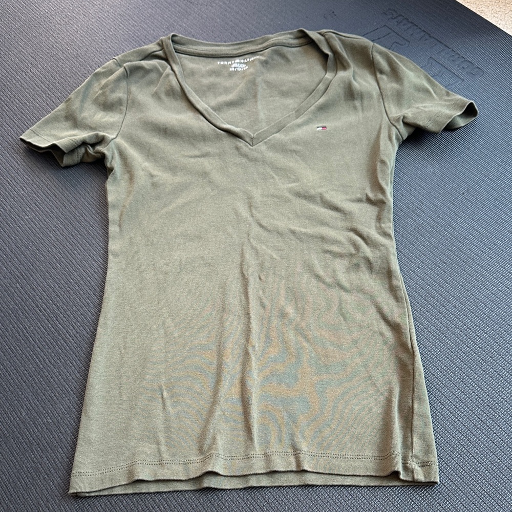 💜5 for $25 Tommy Hilfiger Olive V-Neck Women's Tee